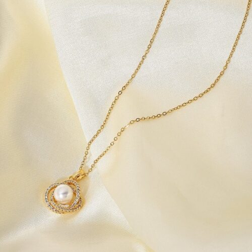 Flower Shape Pearl Necklace